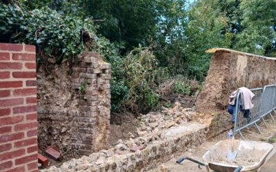 À Bonsecours, le mur de la ferme est reconstruit